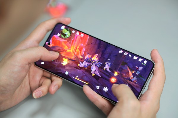 真我Neo7 Turbo评测：设计、性能与续航的全面突破