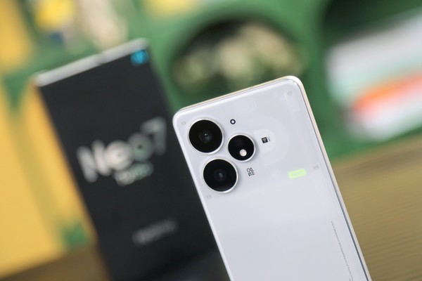 真我Neo7 Turbo评测：设计、性能与续航的全面突破