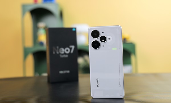真我Neo7 Turbo评测：设计、性能与续航的全面突破